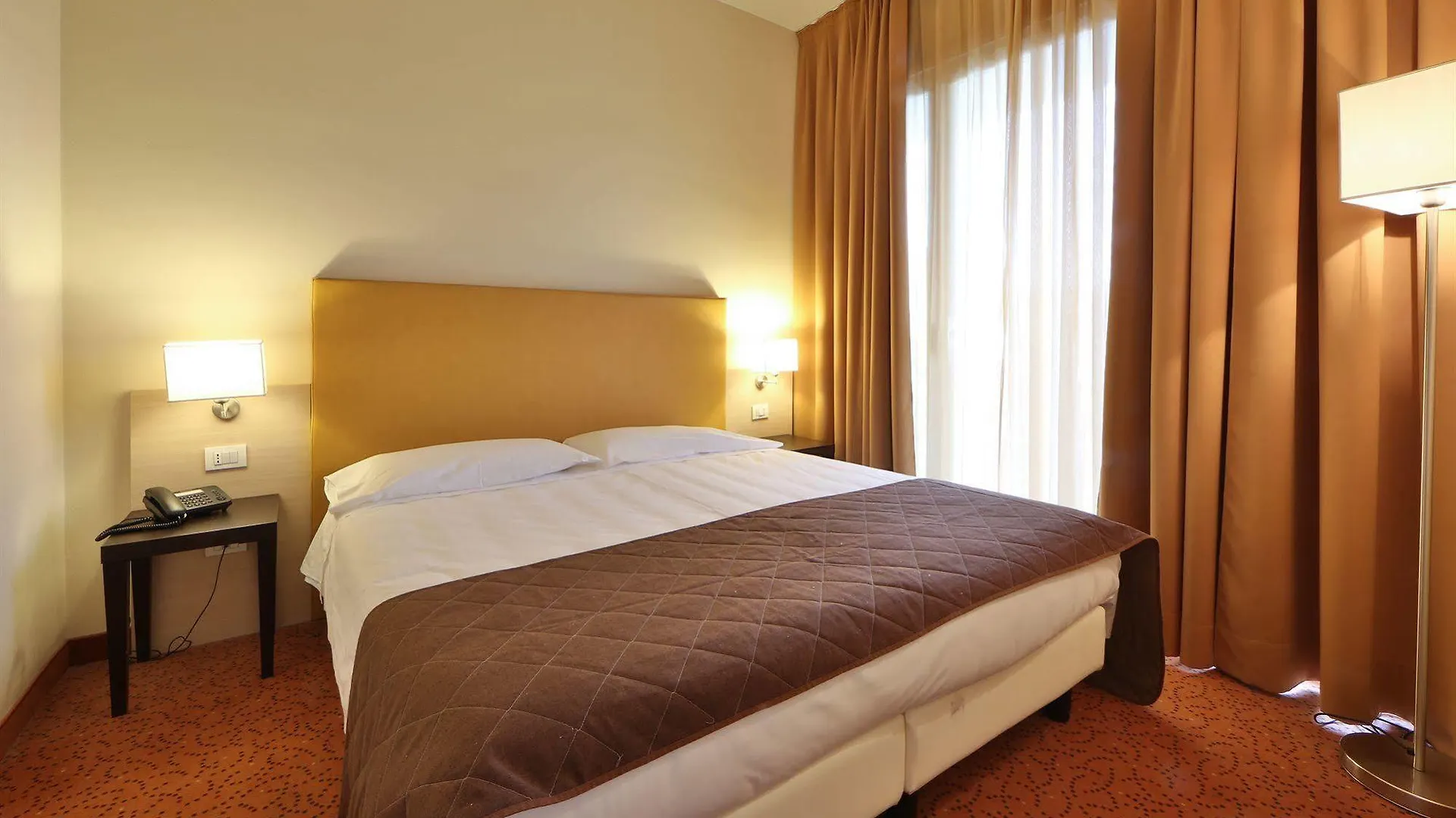 Regal Residence Brescia 3*,